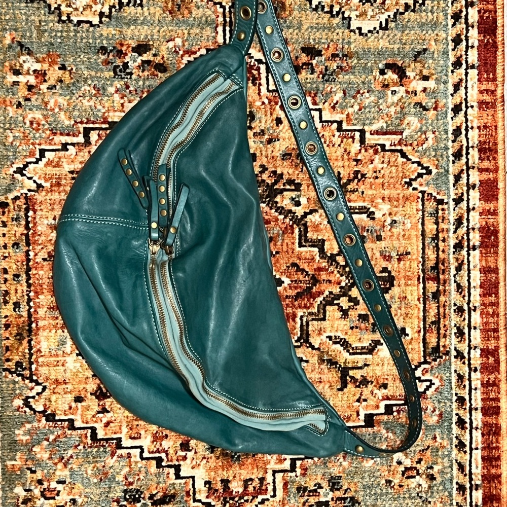 Bolsa Nova sling bag